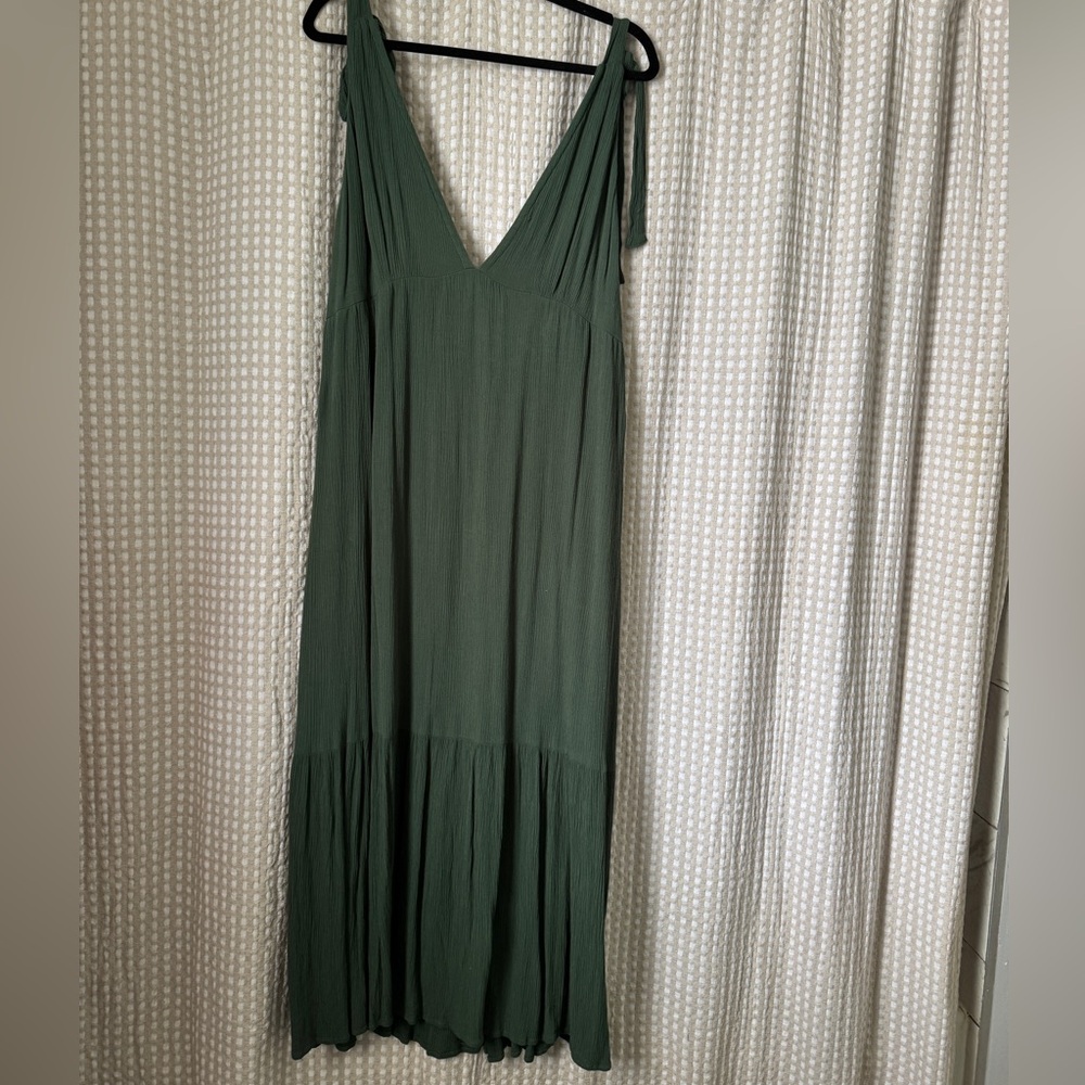 Abercrombie Deep V Maxi Dress Large